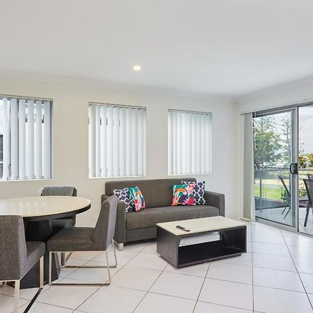 Comfort Two Bedroom Apartment Next To Water Park In Southport Gold Coast Exterior photo